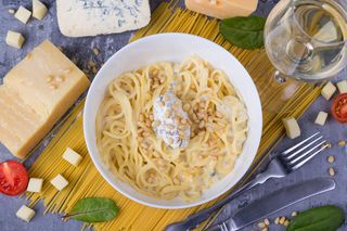 Паста 4 сири з кедром