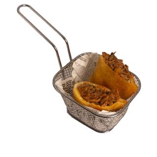 Empanada carne mechada