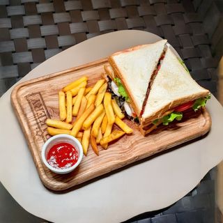 Клаб-сэндвич с семгой