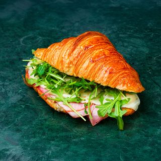 Šunka provolone kroasan