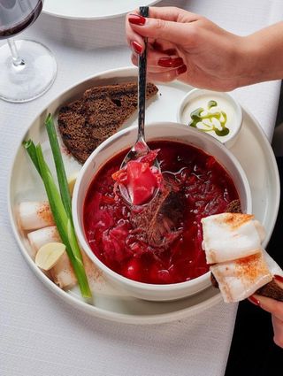 Борщ червоний з реберцями  (300/20/50г)