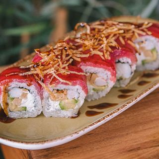 Nobu rola sa tunjevinom od škampi i sira