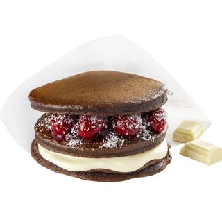 Trio Pancakes Brownie cu Ciocolată albă,umplutură visine si fulgi de cocos 