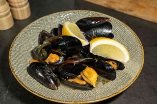 Midii in sos de vin alb