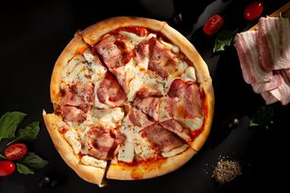 პიცა პროშუტო 8 ნაჭრიანი