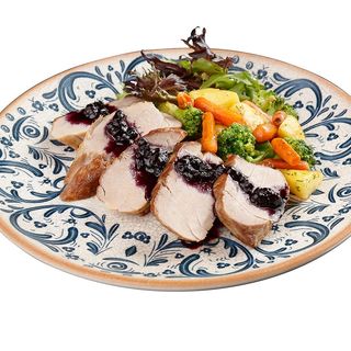 Свинско бон филе със сладко от боровинки (350г)