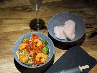 ЛОКШИНА УДОН З  КРЕВЕТКОЮ ТА ТЕРІЯКІ СОУСОМ (310g)