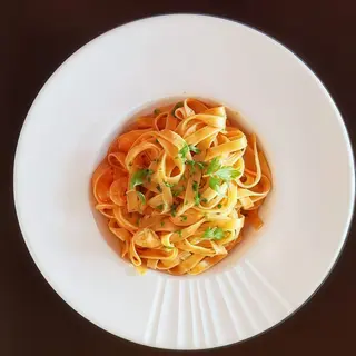Espagueti Con Salmón y Gambas