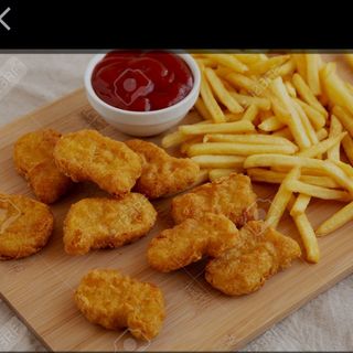 Nuggetsy z frytkami 