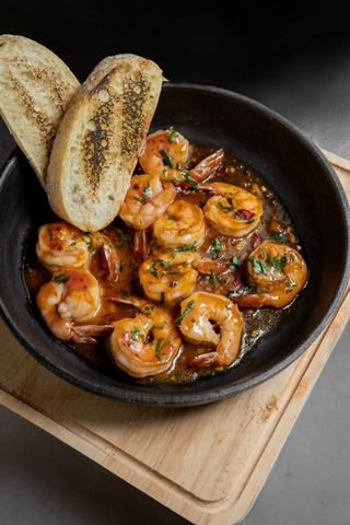 Смажені креветки в кісло-солодкому соусі Чилі