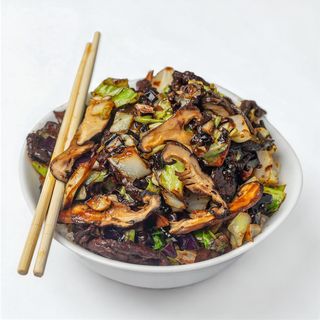 Teletina sa shiitake pečurkama i povrćem