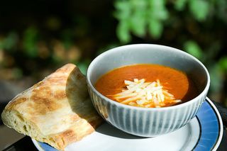 გამომცხვარი პომიდვრის წვნიანი პარმეზანით