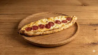 Pide sa kačkavaljem i sudžukom