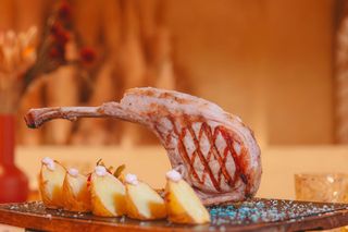 Tomahawk De Cerdo De Castaña Kmo