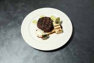 Steak Tanderloin cu chutnei de ciuperci si sos de trufe