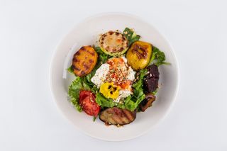 Салат с овощами гриль