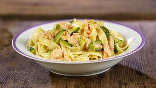 Tagliatelle salmone e zucchine