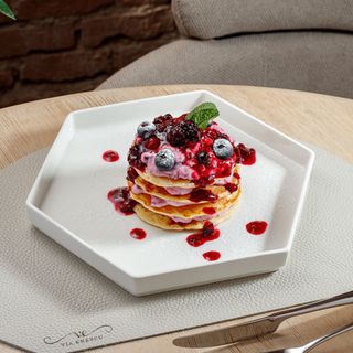 Clătite cu mascarpone și fructe de pădure