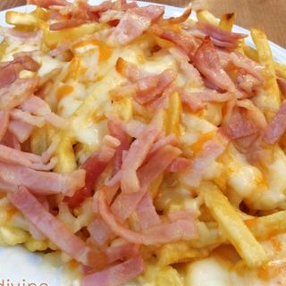 17. Patatas, bacon, queso