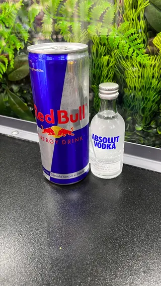 VODKA REDBULL 
