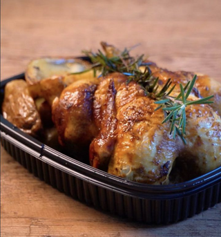 Pollo «Groc Català» al ast con patatas