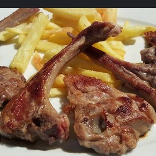 Chuletitas de cordero con patatas