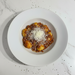 Ñoquis con salsa boloñesa