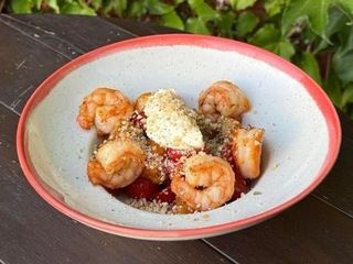 Теплий салат з баклажаном та креветками (300g)