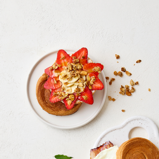 Roll Morango, Banana e Granola 