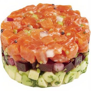 93. Tartar salmón, atún y aguacate