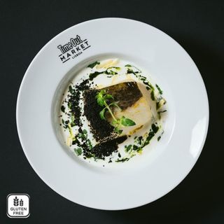Bacalhau Confitado, Areia de Azeitona, Natas Infusionadas com Poejo