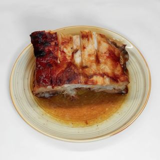 Costillas de cerdo asadas (ración)