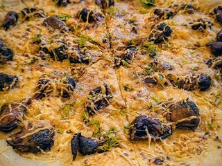 Clam Pizza (New Haven-Style) 12" in 1050 (1050g)