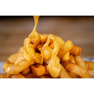 Ración De Patatas Con Queso