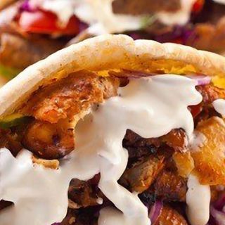 Pita de carne mechada