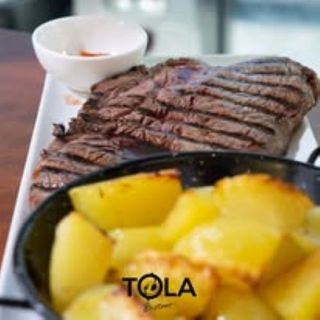 Entrecôte alla griglia, patate arrosto