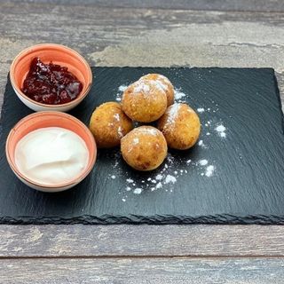 Mini papanasi cu dulceata visine