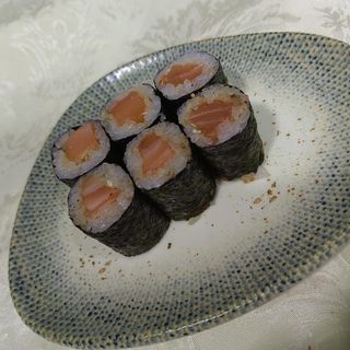 18. Rollo De Salmón Picante (6 Pzs.)