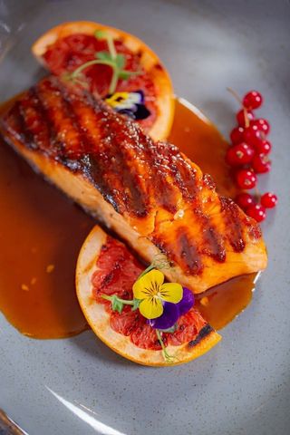 Somon cu sos de grapefruit