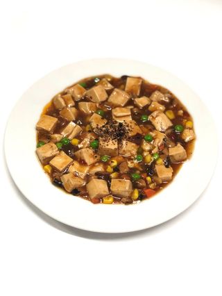 Tofu con salsa de picante al estilo mapo, vegano