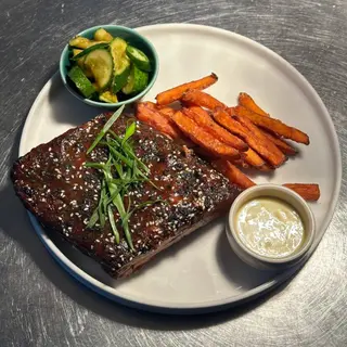 Pork ribs cu batat fries castraveti asiatici