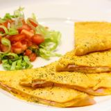 Omlet sa šunkom i sirom 