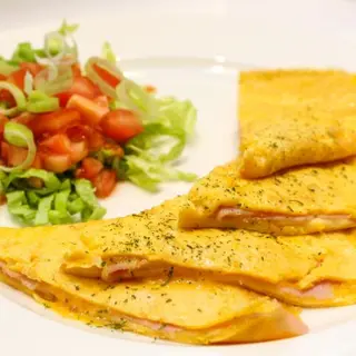 Omlet sa šunkom i sirom 