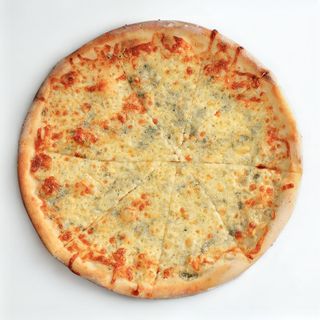 Pizza Quattro Formaggi - pe vatra
