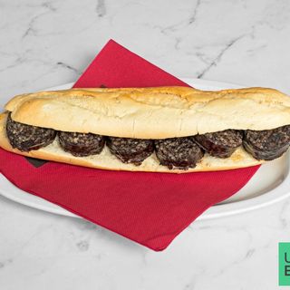 Bocadillo de paleta ibérica con tomate