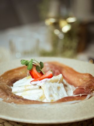 pacheri cu sos philadelphia si prosciutto crudo