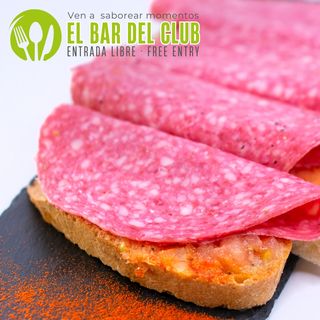 Tosta de tumaca y embutido