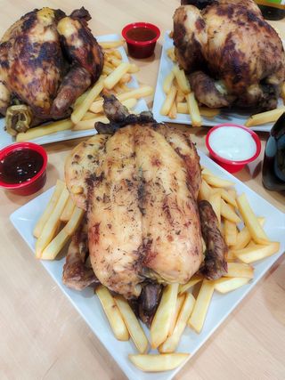 3 Pollo A L'Ast Entero Con Ensalada Queso De Cabra Y Alitas De Pollo