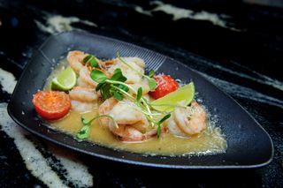 Creveți în sos de vin și usturoi