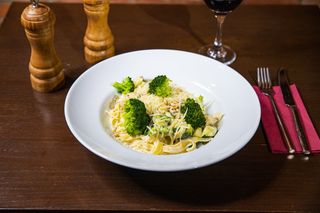 Tagliatelle cu broccoli si zucchini (veg.)